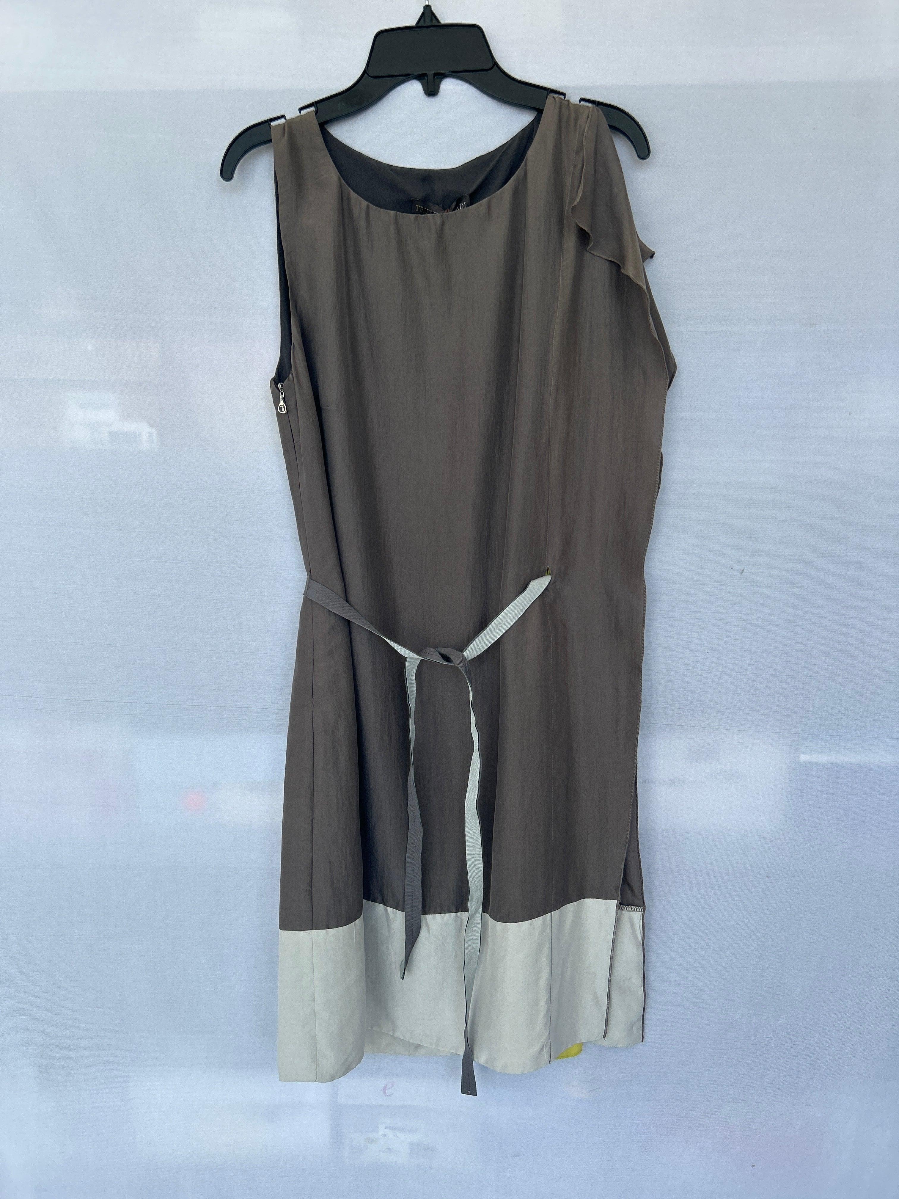 فستان نسائي بدون أكمام من Trussardi 661615 باللون الرمادي 42-190