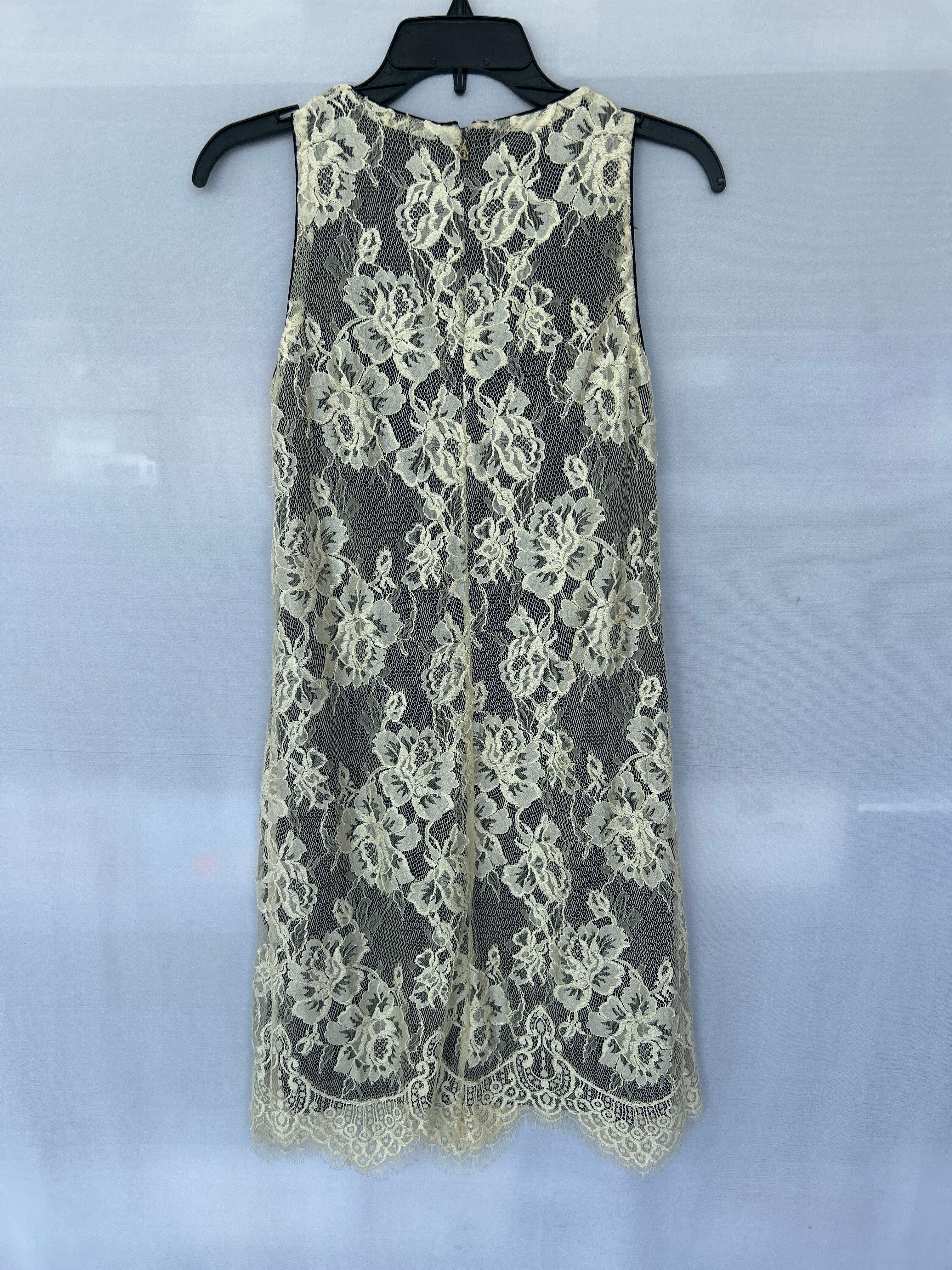 فستان تروساردي نسائي بدون أكمام باللونين الأبيض والأسود 661260