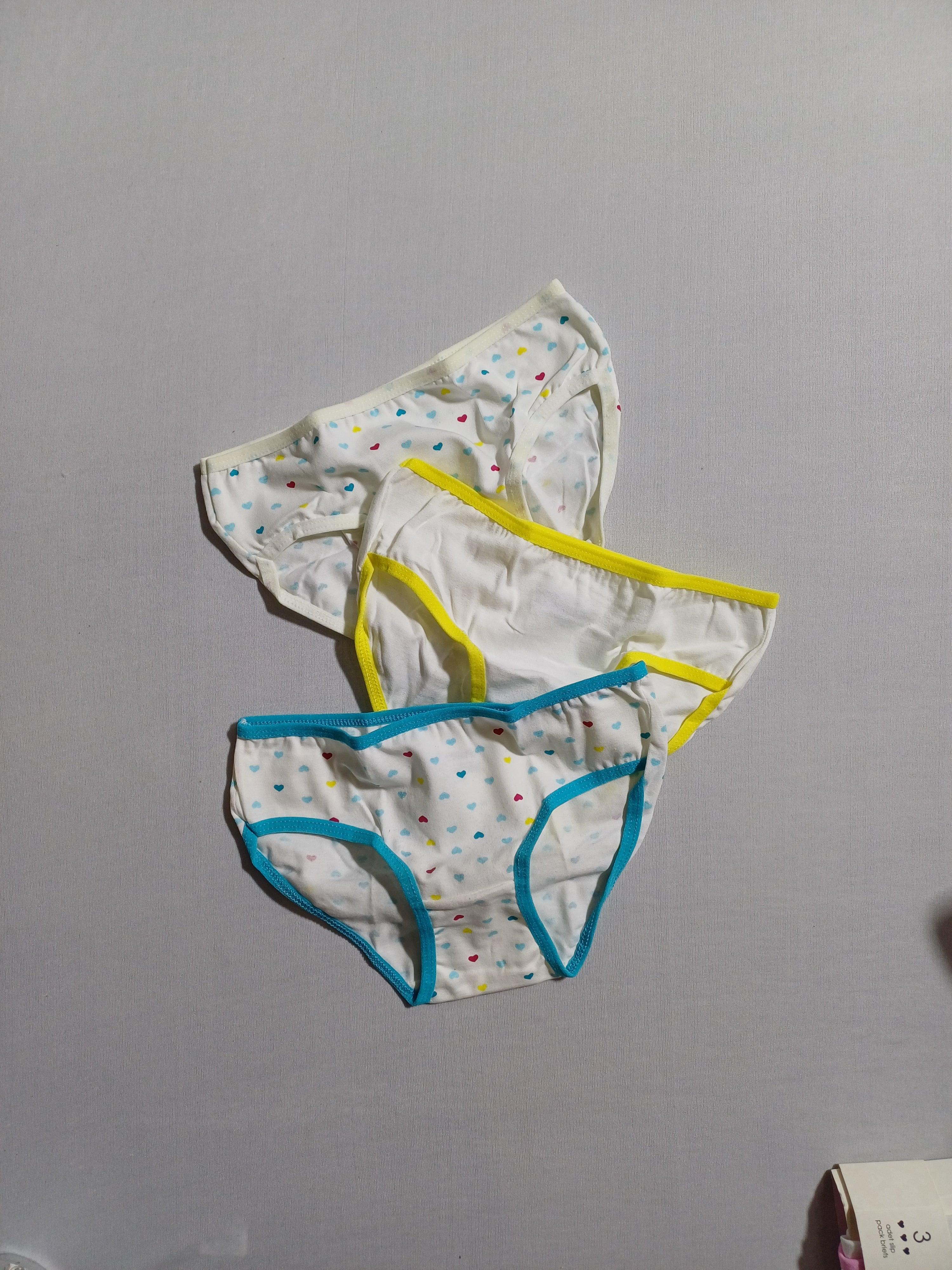 k128021 طقم ملابس داخلية للبنات على شكل قلب مكون من 3 قطع