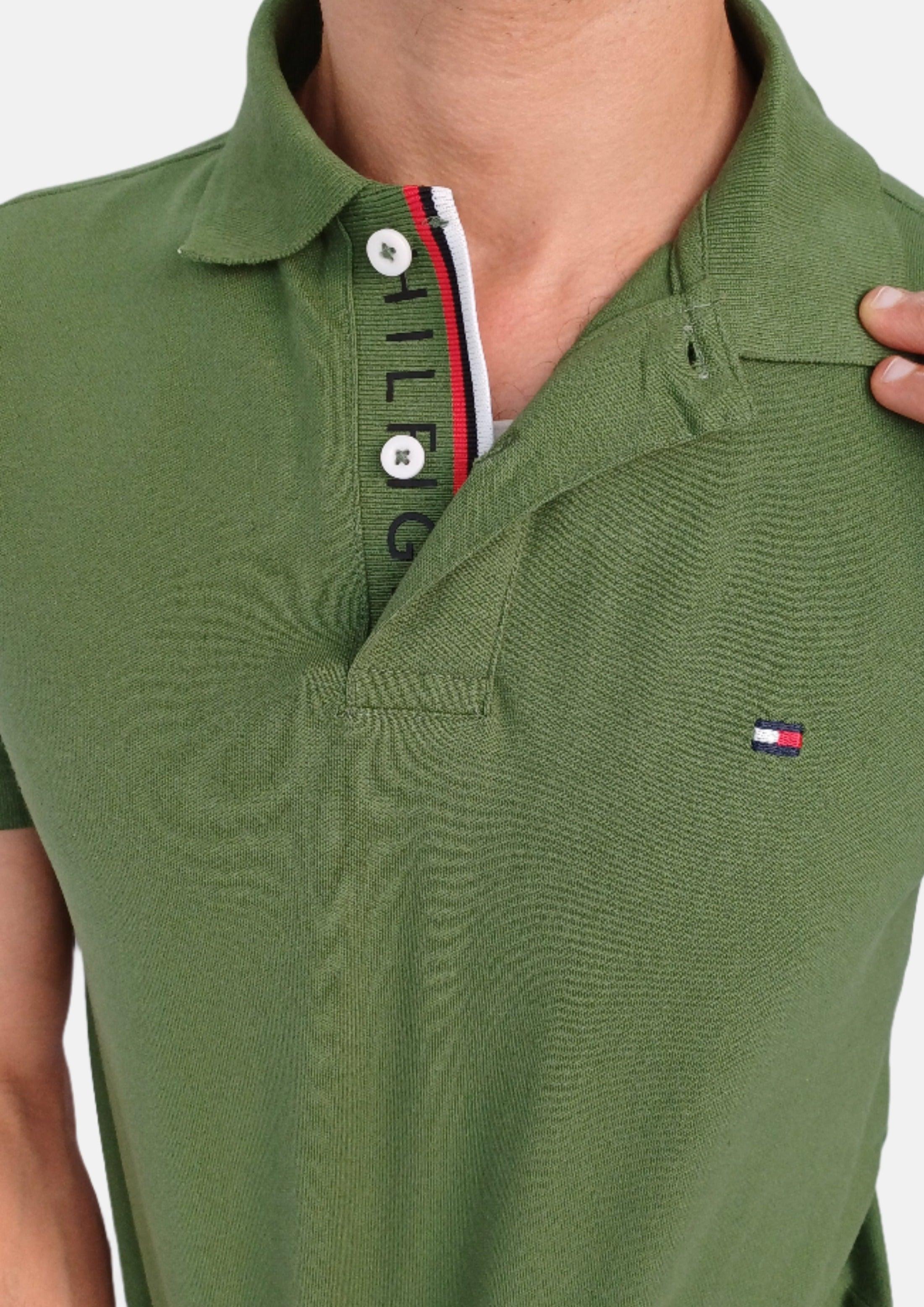 تي شيرت بولو رجالي من تومي هيلفيغر بقصّة Slim Fit باللون الأخضر