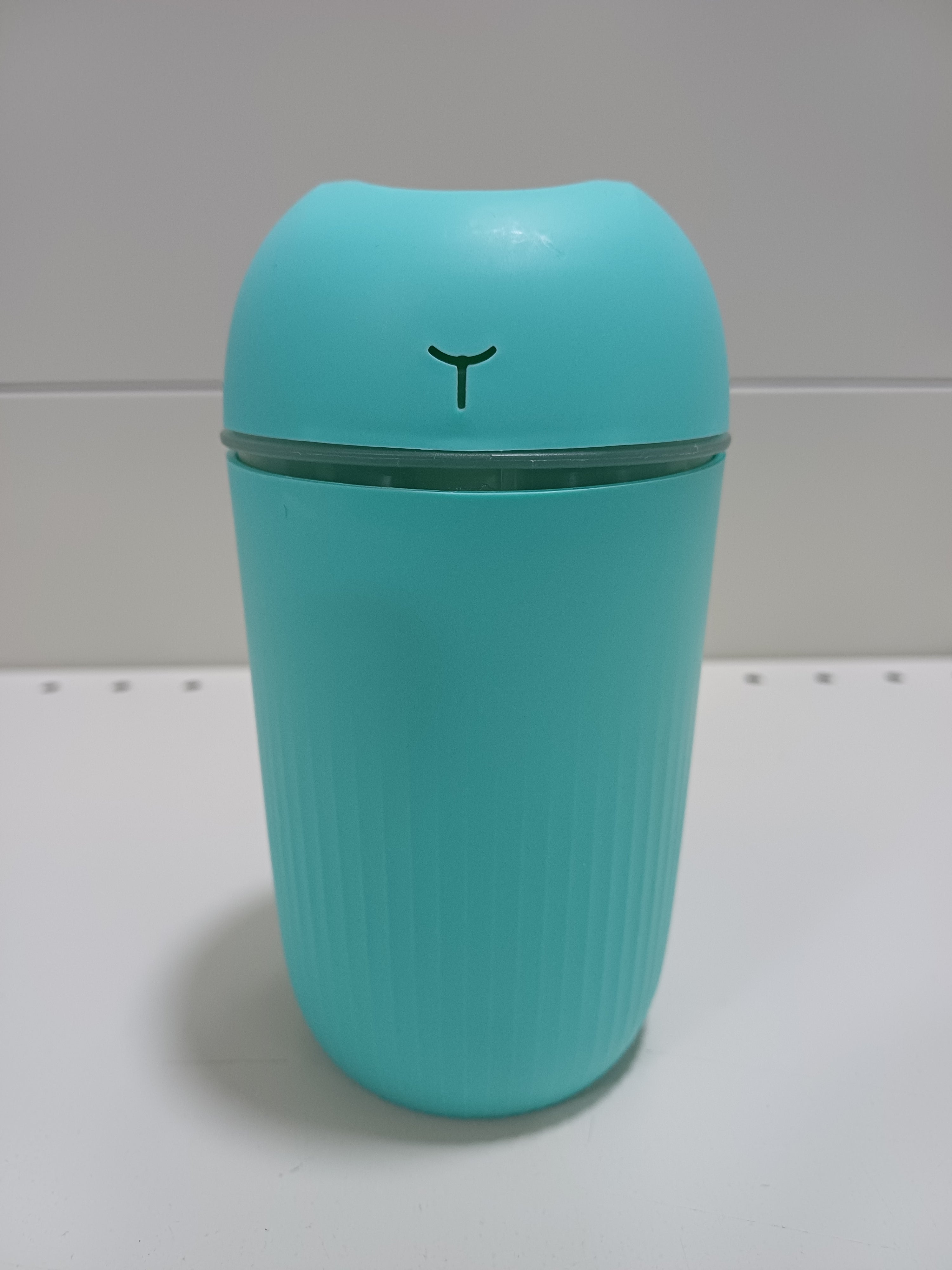 مرطب هواء أزرق يو إس بي 420 مل